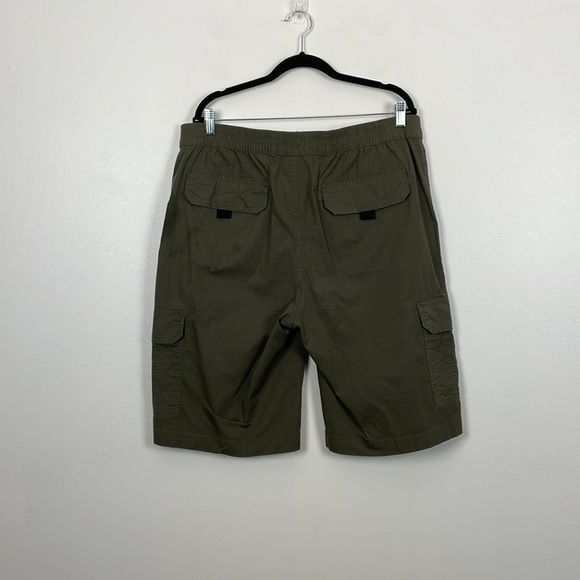 Akademiks Mens XL Cargo Shorts 8 Pockets Attached Front Belt Cotton Green Shorts - Picture 4 of 9